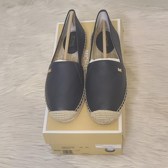 Michael Kors Kendrick Flats Admiral 7 NIB - Picture 4 of 8